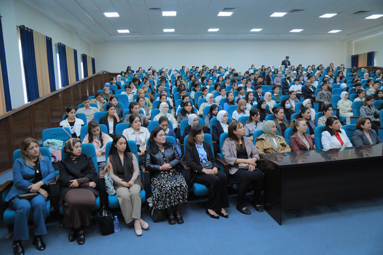 "Sharafimsan, ona tilim" mavzusida bayram tadbiri o'tkazildi.