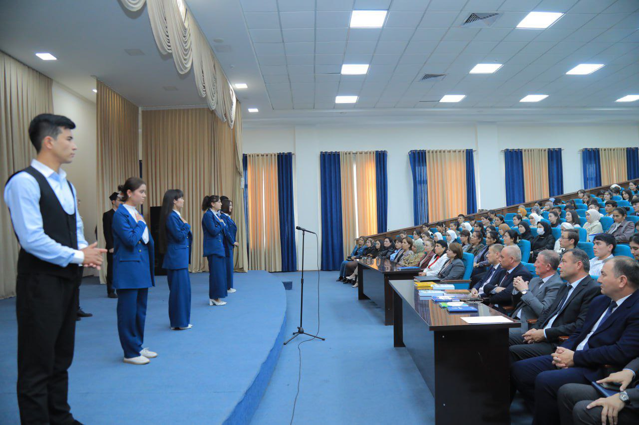 "Sharafimsan, ona tilim" mavzusida bayram tadbiri o'tkazildi.