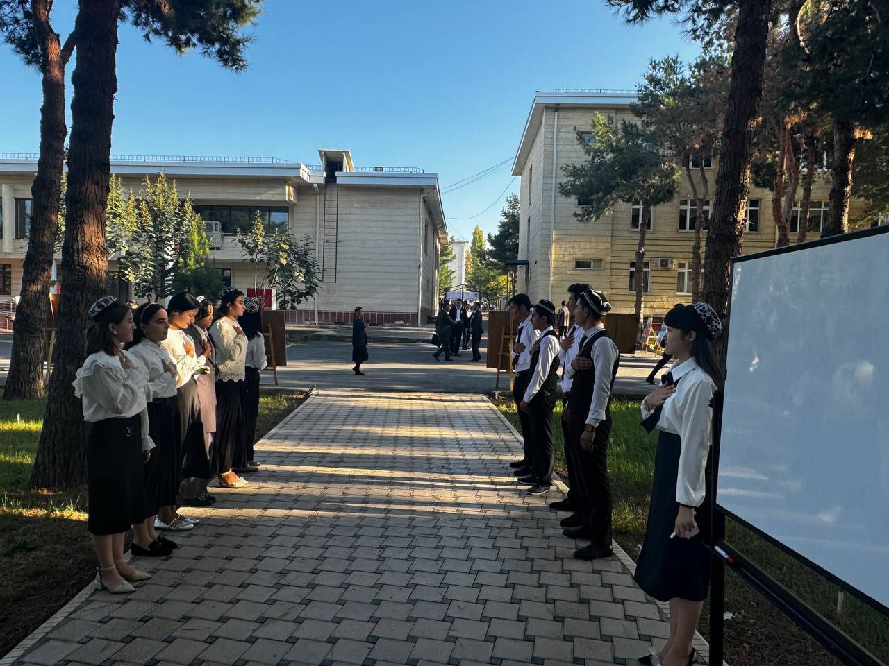 NamDPI Talabalari Ustoz va Murabbiylar Kuni Munosabati Bilan Bayram Tadbirini Tashkil Etdi