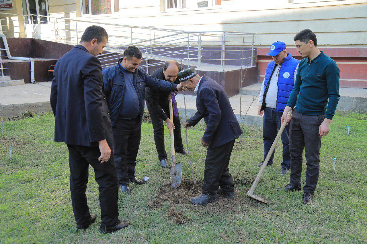 "Yashil makon" loyihasi doirasida institut prorektorlari, professor-oʻqituvchilari, xodimlar hamda talaba-yoshlar faol ishtirok etishdi.