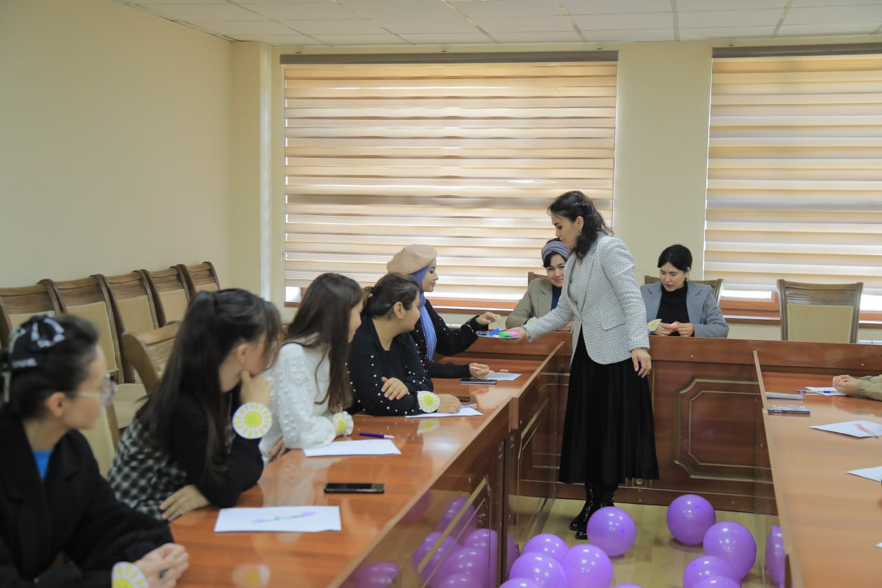 "Stressiz hayot go'zal, alvido stress yoxud ruxiy xalovat sirlari" nomli psixologik trening tashkil etildi.