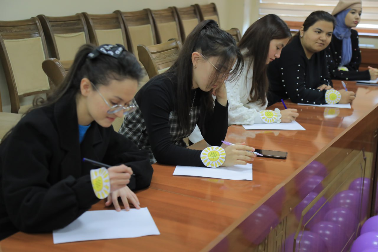 "Stressiz hayot go'zal, alvido stress yoxud ruxiy xalovat sirlari" nomli psixologik trening tashkil etildi.