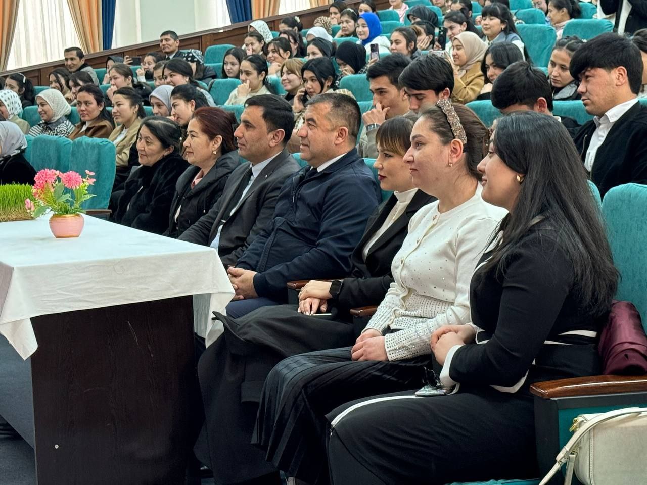 "Xalqaro xotin-qizlar kuni" munosabati bilan bayram dasturi tashkil etildi.