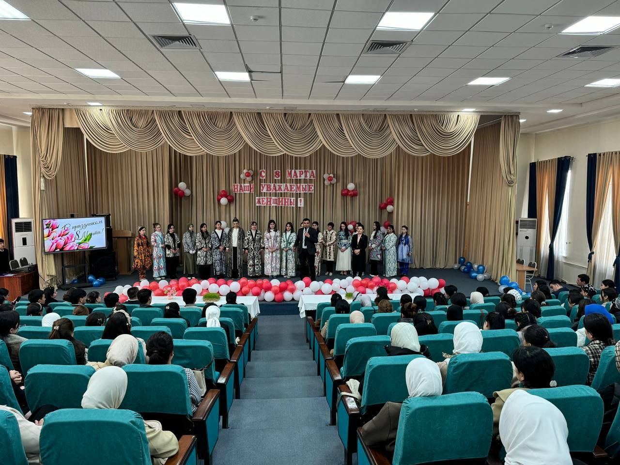 "Xalqaro xotin-qizlar kuni" munosabati bilan bayram dasturi tashkil etildi.