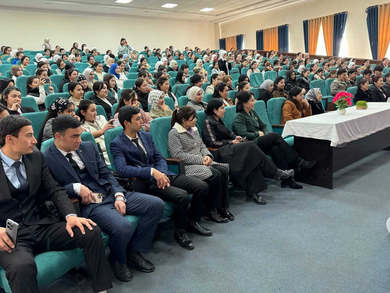 "Xalqaro xotin-qizlar kuni" munosabati bilan bayram dasturi tashkil etildi.