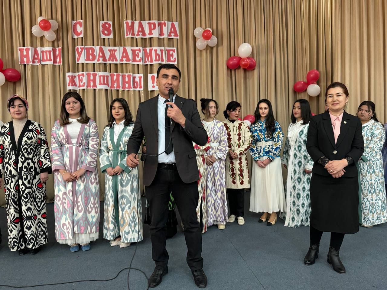 "Xalqaro xotin-qizlar kuni" munosabati bilan bayram dasturi tashkil etildi.