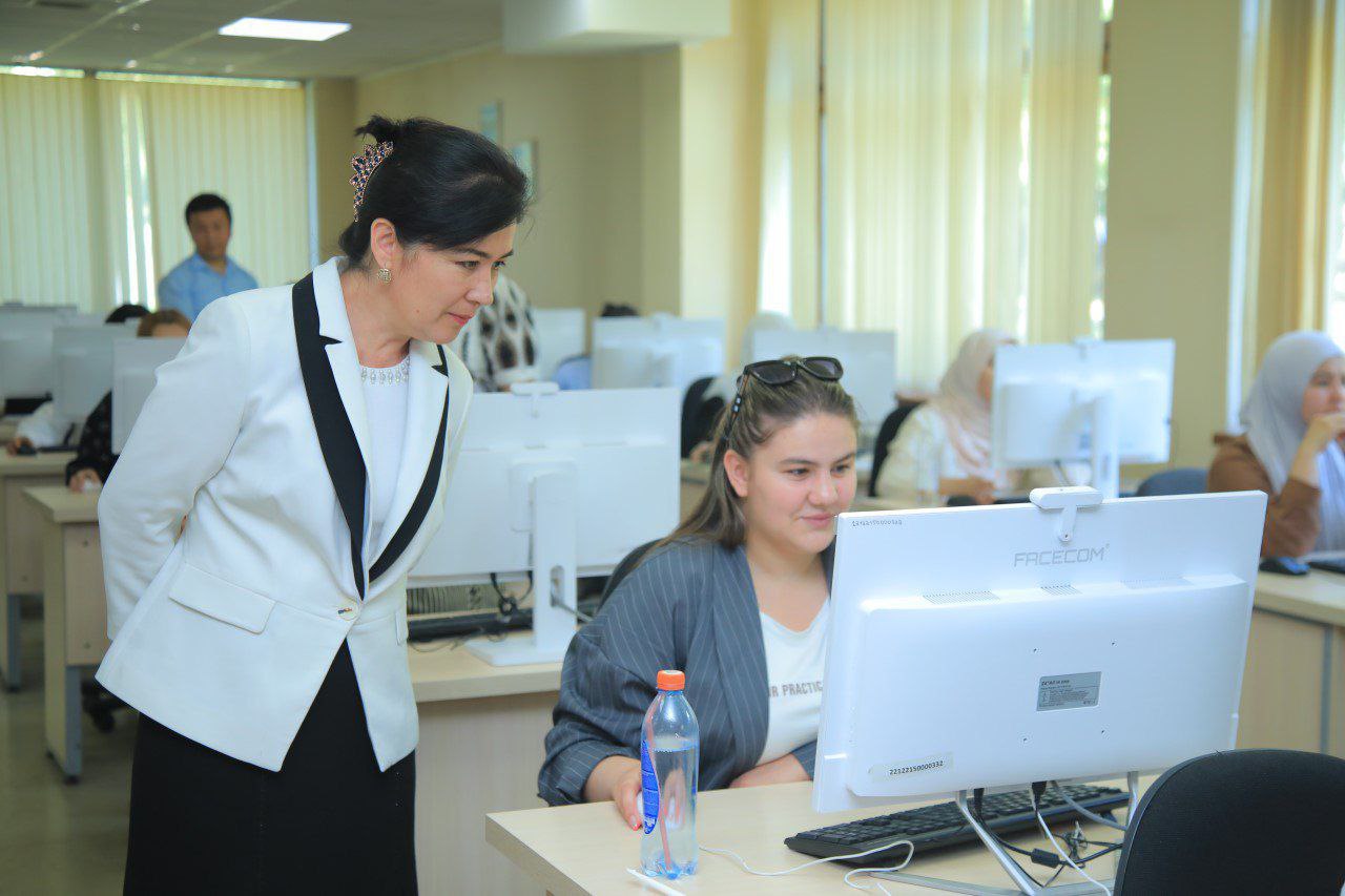 Maktabgacha taʼlim yoʻnalishi 2-bosqich talabalari yakuniy nazorat imtihonlarini topshirishmoqda