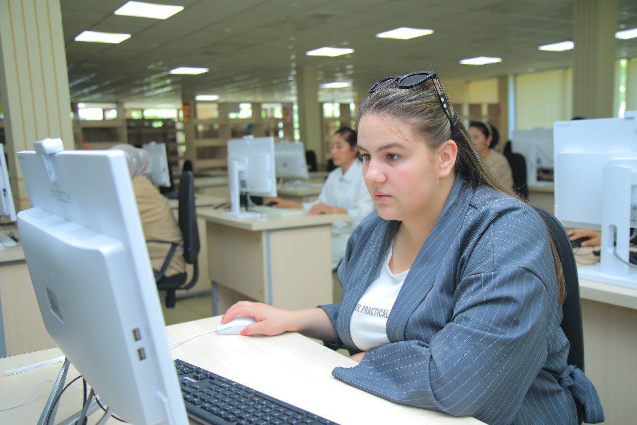 Maktabgacha taʼlim yoʻnalishi 2-bosqich talabalari yakuniy nazorat imtihonlarini topshirishmoqda