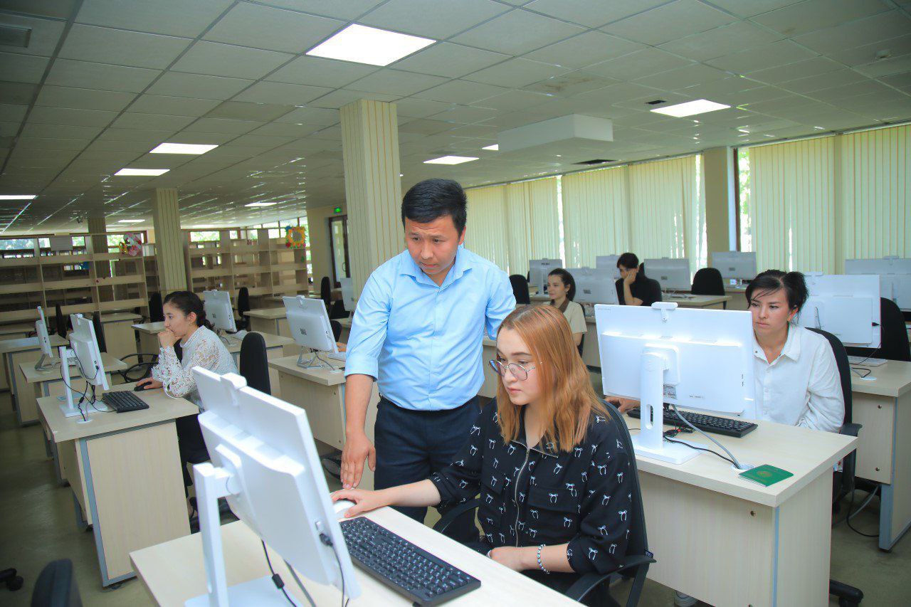 Maktabgacha taʼlim yoʻnalishi 2-bosqich talabalari yakuniy nazorat imtihonlarini topshirishmoqda