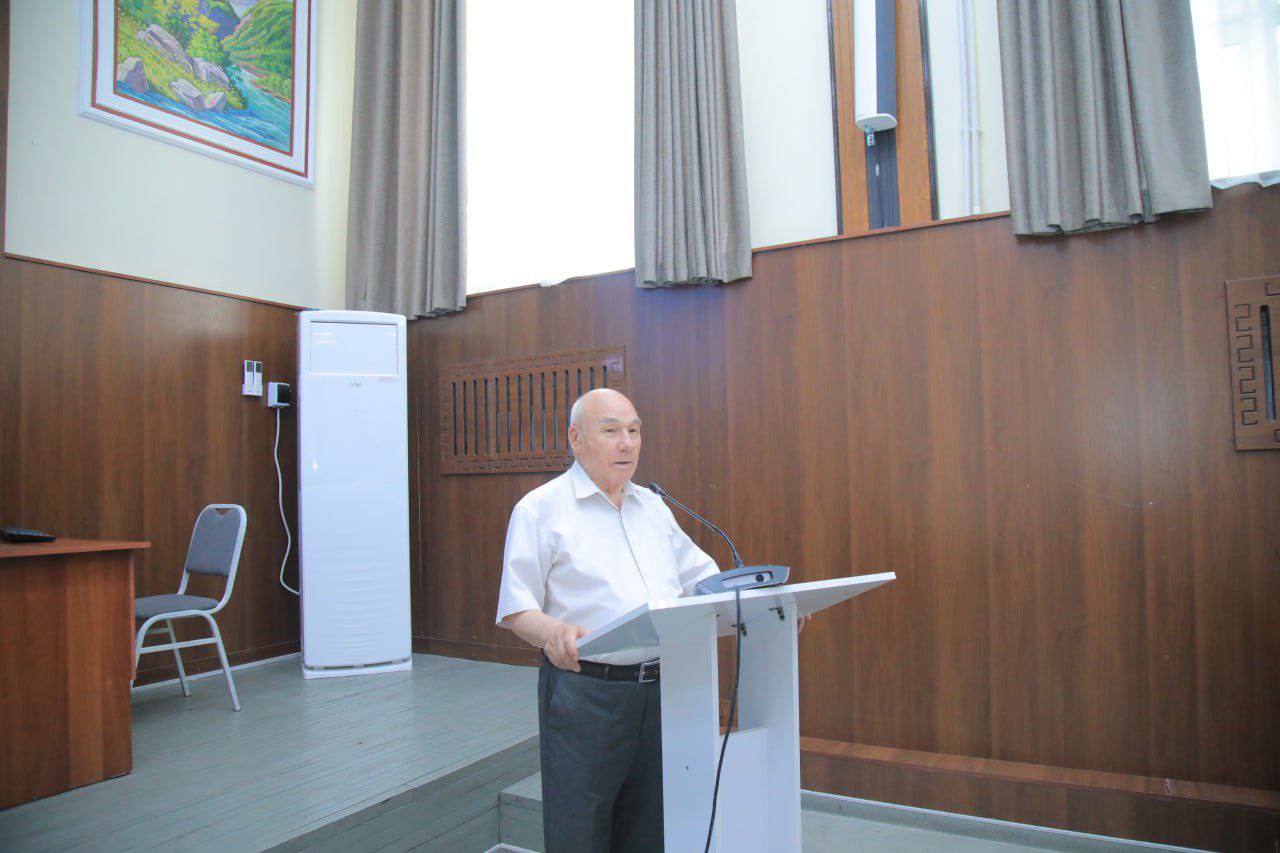 Institut Faxriy professori  Safo Matjon bilan uchrashuv