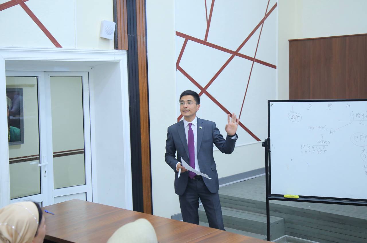 IJTIMOIY FANLAR FAKULTETIDA OTA-ONALAR BILAN UCHRASHUV