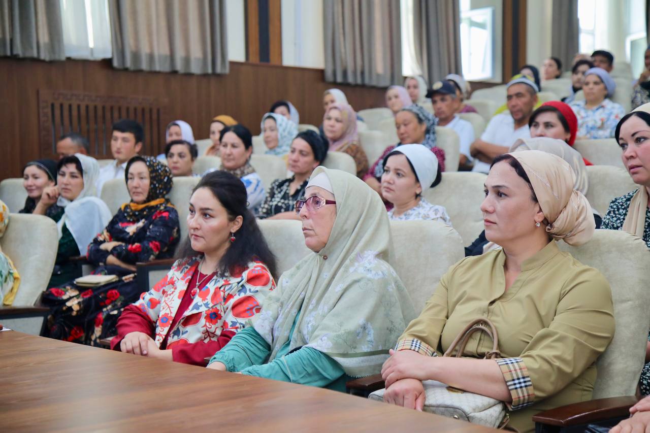 IJTIMOIY FANLAR FAKULTETIDA OTA-ONALAR BILAN UCHRASHUV