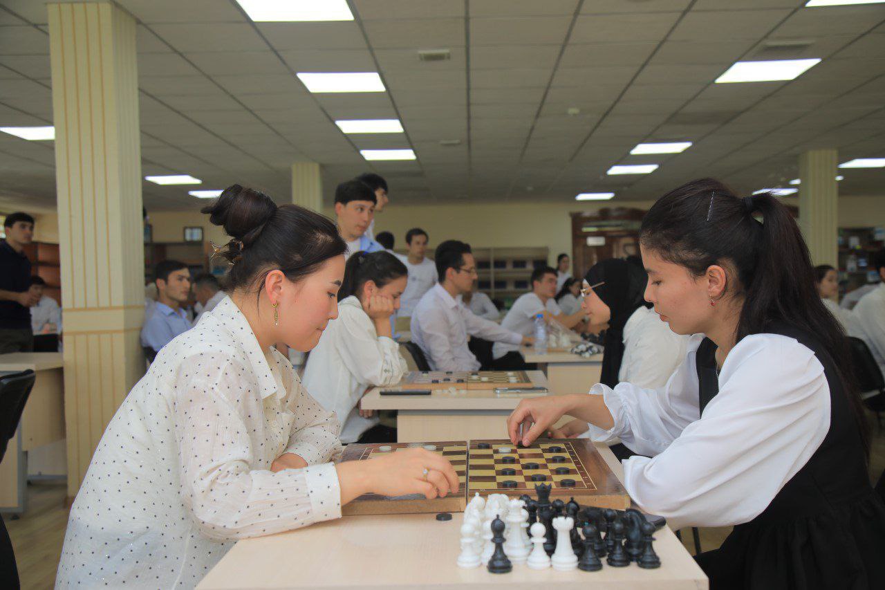 "Intellektual olimpiada" turniri doirasida sportning shaxmat va shashka turlari bo'yicha musobaqa tashkil etildi.