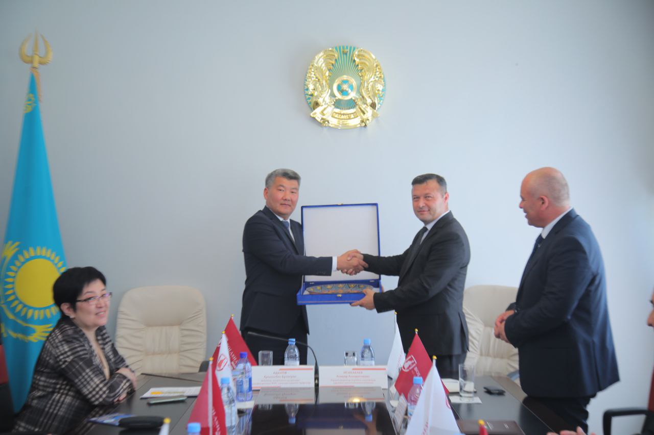 NamDPI delegatsiya a'zolari "Balashaq" akademiyasida