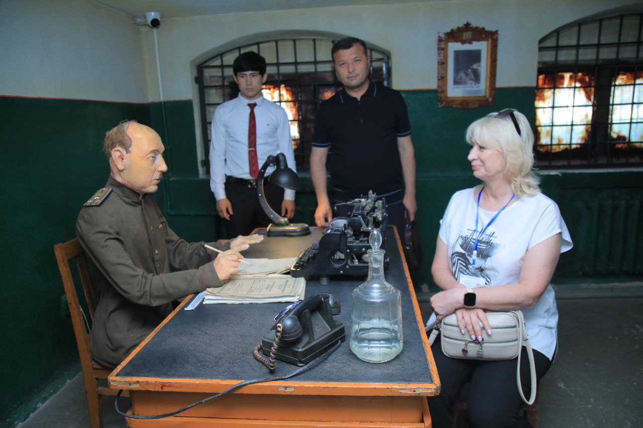 Talabalarni hayratga solgan "Siyosiy qatagʻonlar" muzeyi