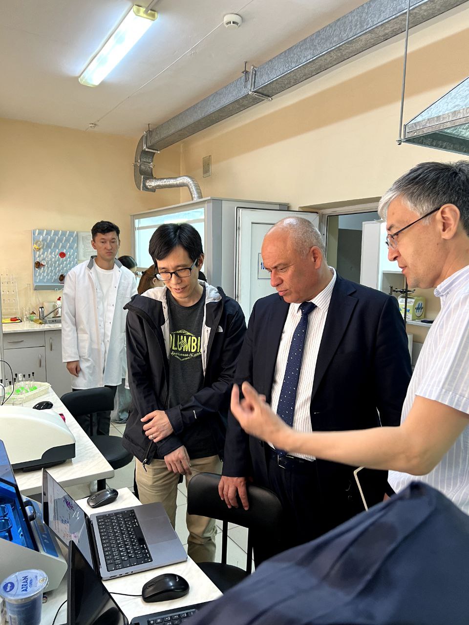 Fanda erishilayotgan yutuqlar: NamDPI vakillari kimyo fakultetida