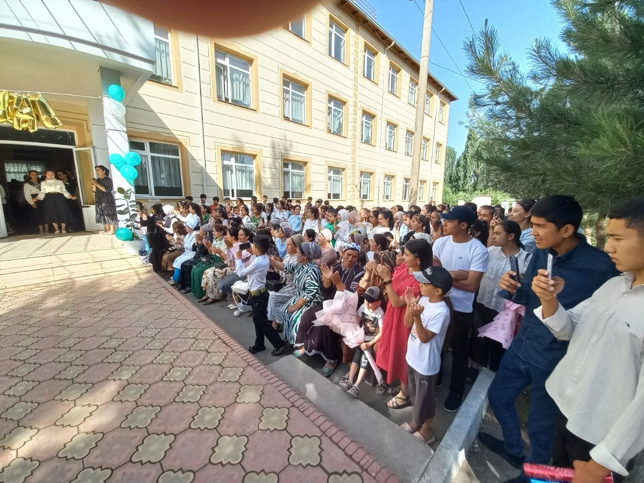 BITIRUVCHILARNING ULUGʻ MAQSAD SARI QO‘YGAN QADAMI QUTLUGʻ BO‘LSIN!