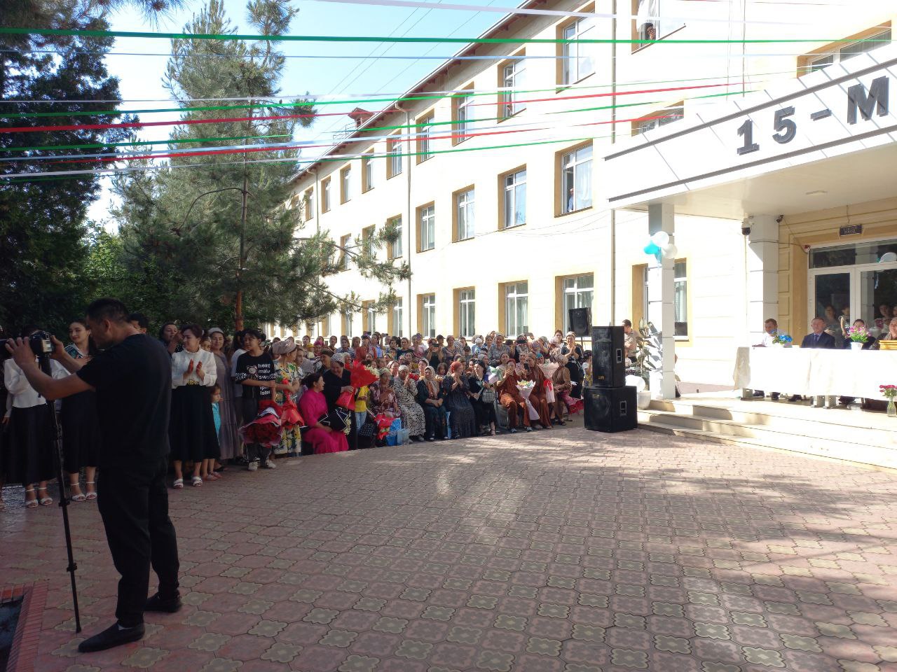 BITIRUVCHILARNING ULUGʻ MAQSAD SARI QO‘YGAN QADAMI QUTLUGʻ BO‘LSIN!