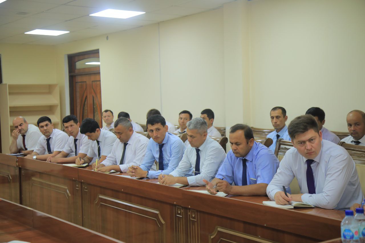 "Yoshlar bilan ishlash ma'naviy-ma'rifiy sohada ustuvor vazifalar" mavzusida davra suhbati bo'lib o'tdi.