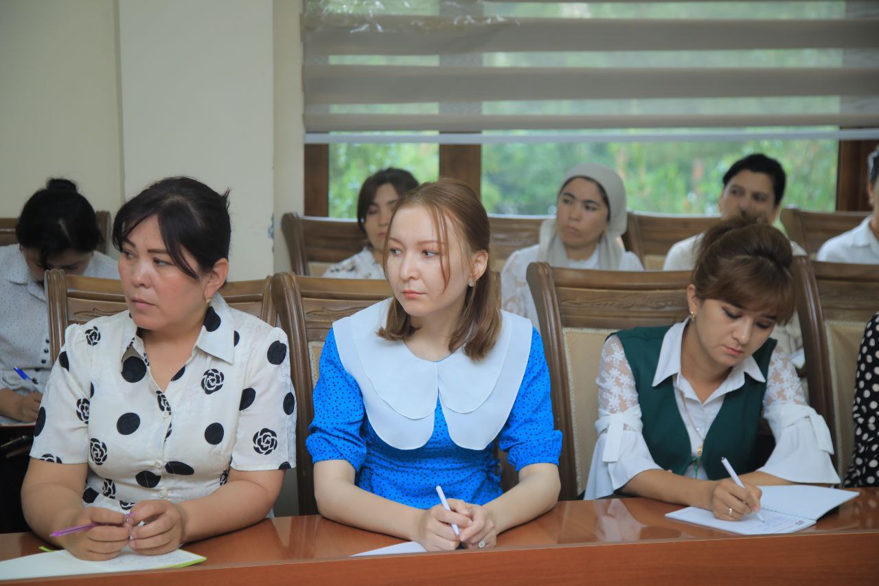 "Yoshlar bilan ishlash ma'naviy-ma'rifiy sohada ustuvor vazifalar" mavzusida davra suhbati bo'lib o'tdi.