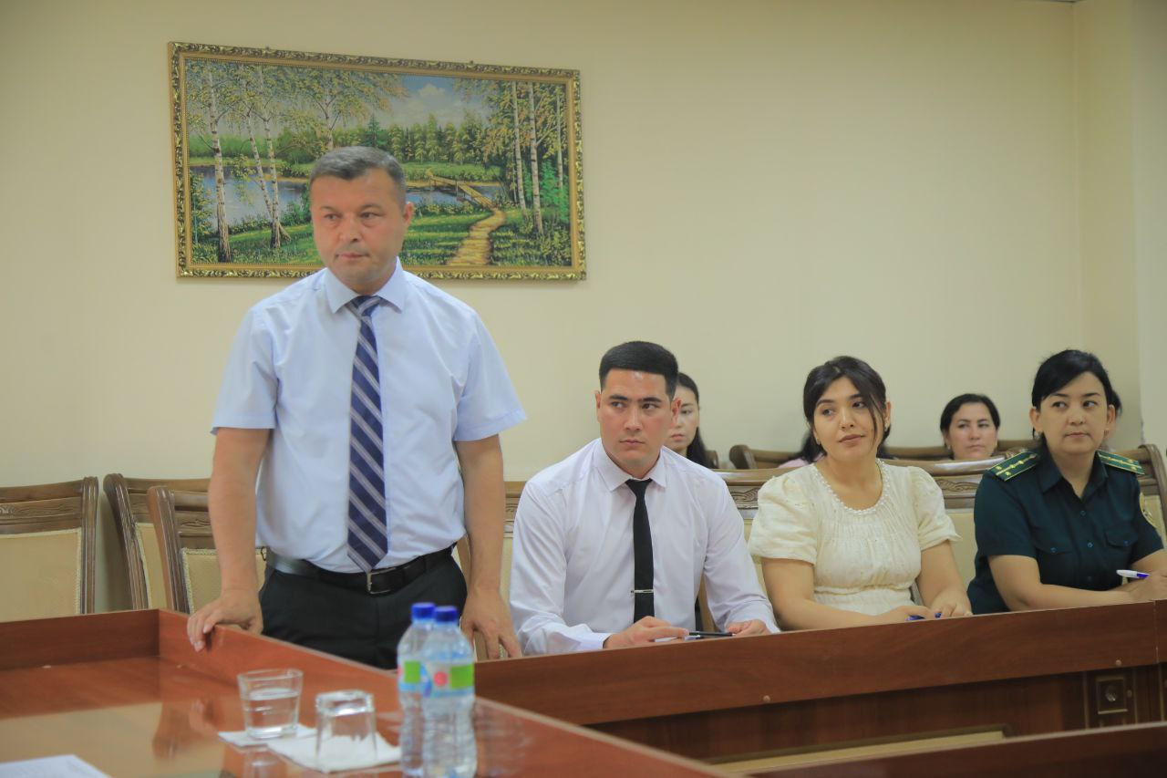 "Yoshlar bilan ishlash ma'naviy-ma'rifiy sohada ustuvor vazifalar" mavzusida davra suhbati bo'lib o'tdi.