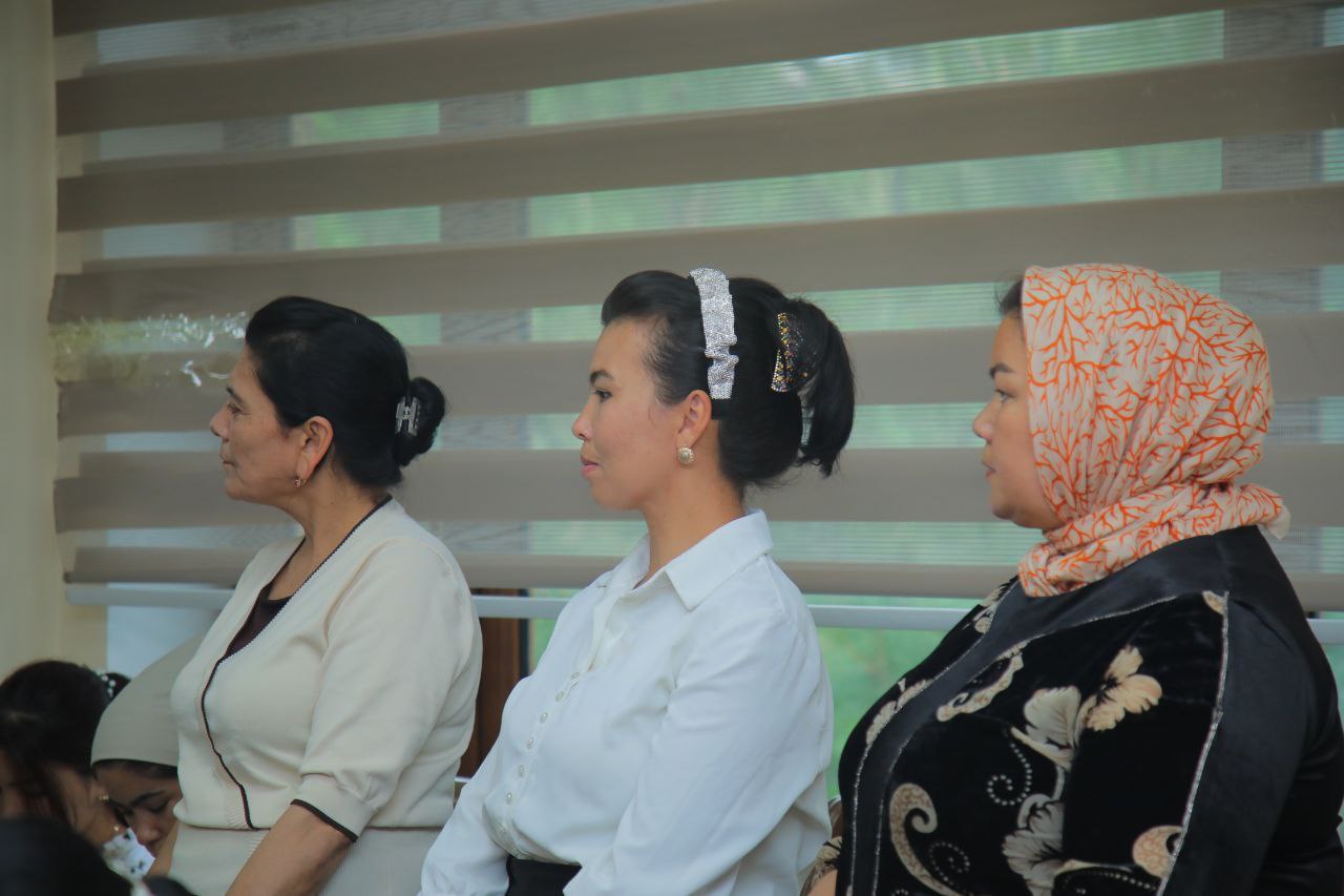 "Yoshlar bilan ishlash ma'naviy-ma'rifiy sohada ustuvor vazifalar" mavzusida davra suhbati bo'lib o'tdi.