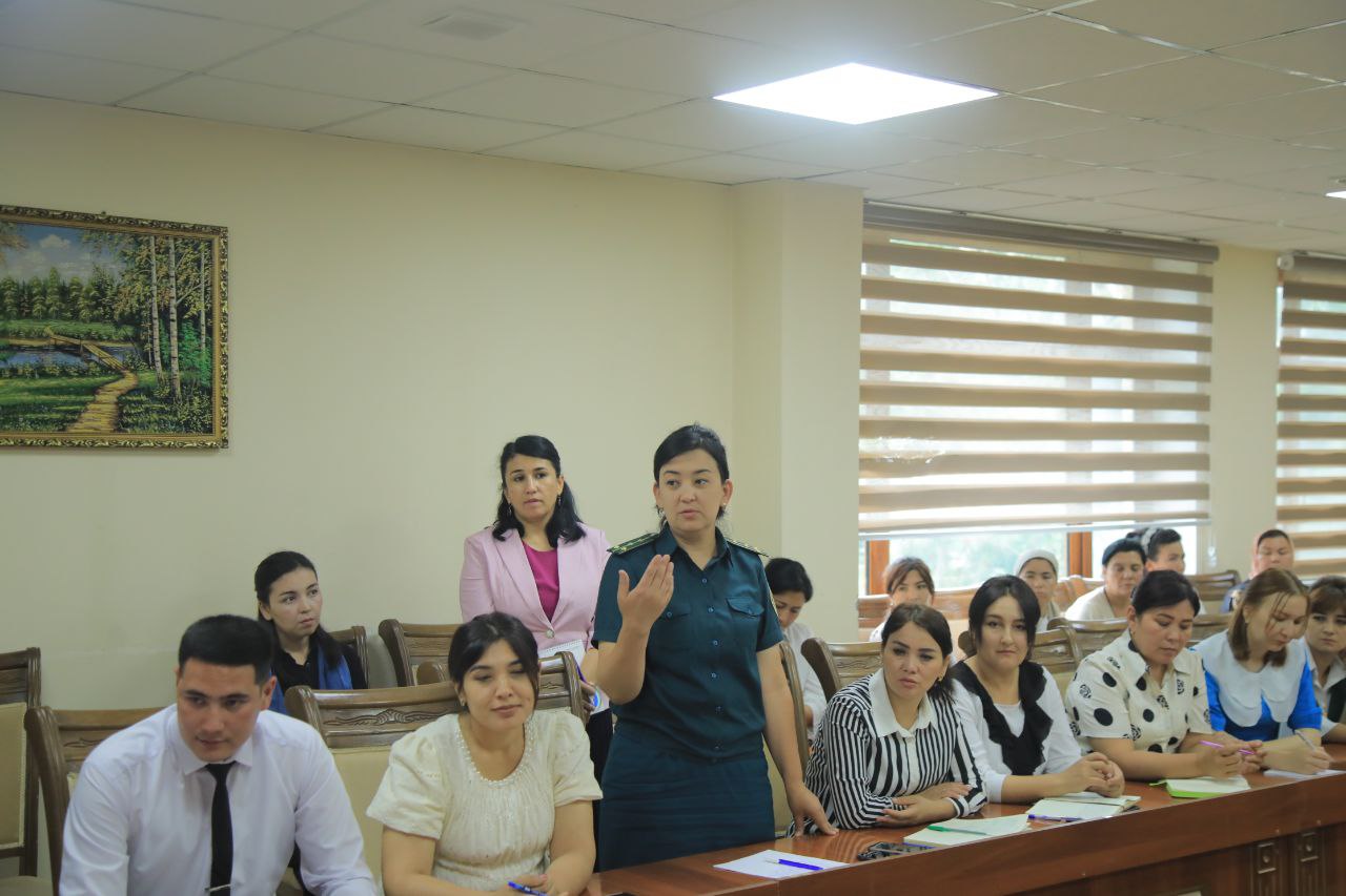 "Yoshlar bilan ishlash ma'naviy-ma'rifiy sohada ustuvor vazifalar" mavzusida davra suhbati bo'lib o'tdi.