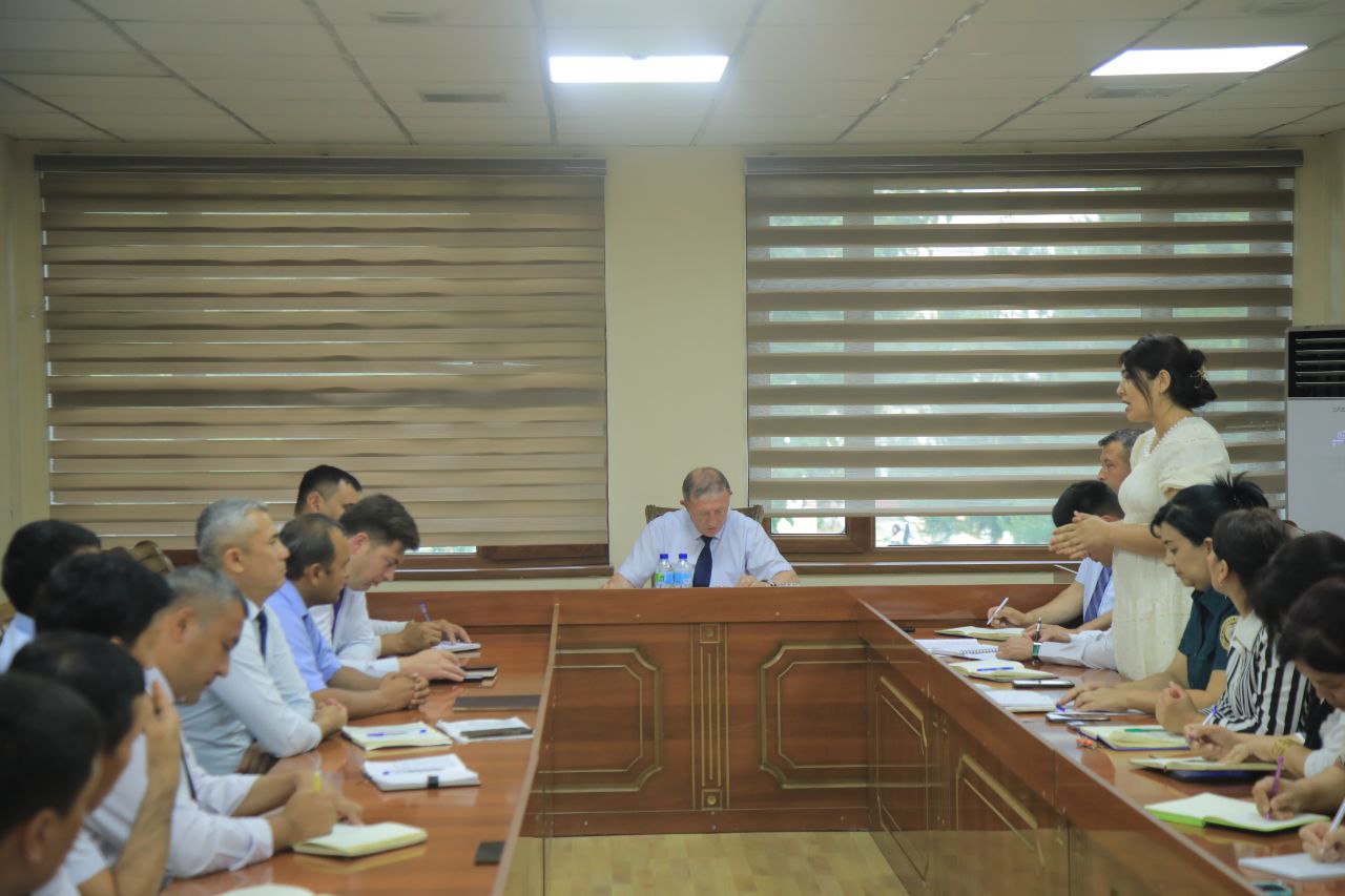 "Yoshlar bilan ishlash ma'naviy-ma'rifiy sohada ustuvor vazifalar" mavzusida davra suhbati bo'lib o'tdi.