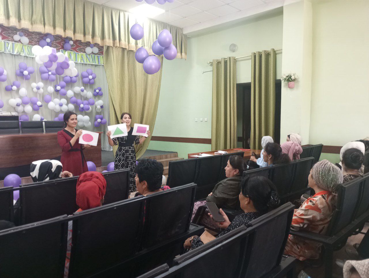 Namangan davlat pedagogika institutining psixolog-mutaxassislari tomonidan psixologik seminar-trening tashkil etib kelinmoqda.