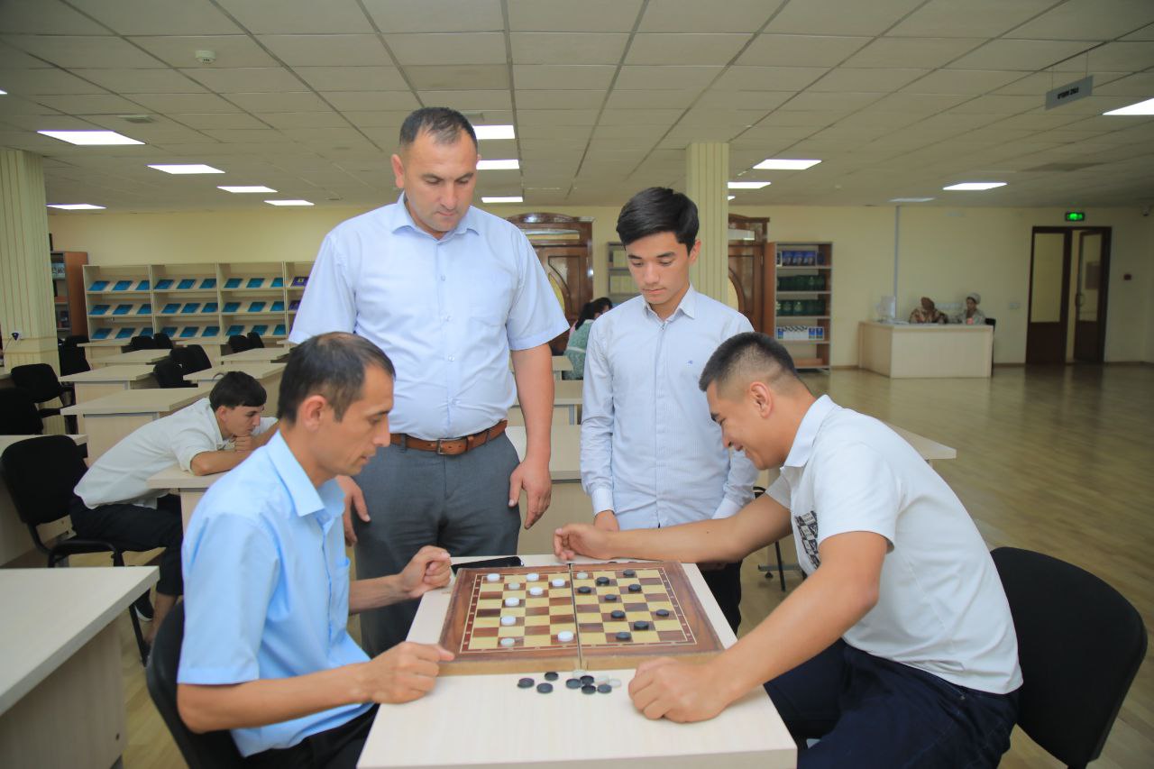 NamDPIda “Dolzarb 90 kun” loyihasi doirasida shaxmat-shashka musobaqasi oʻtkazildi