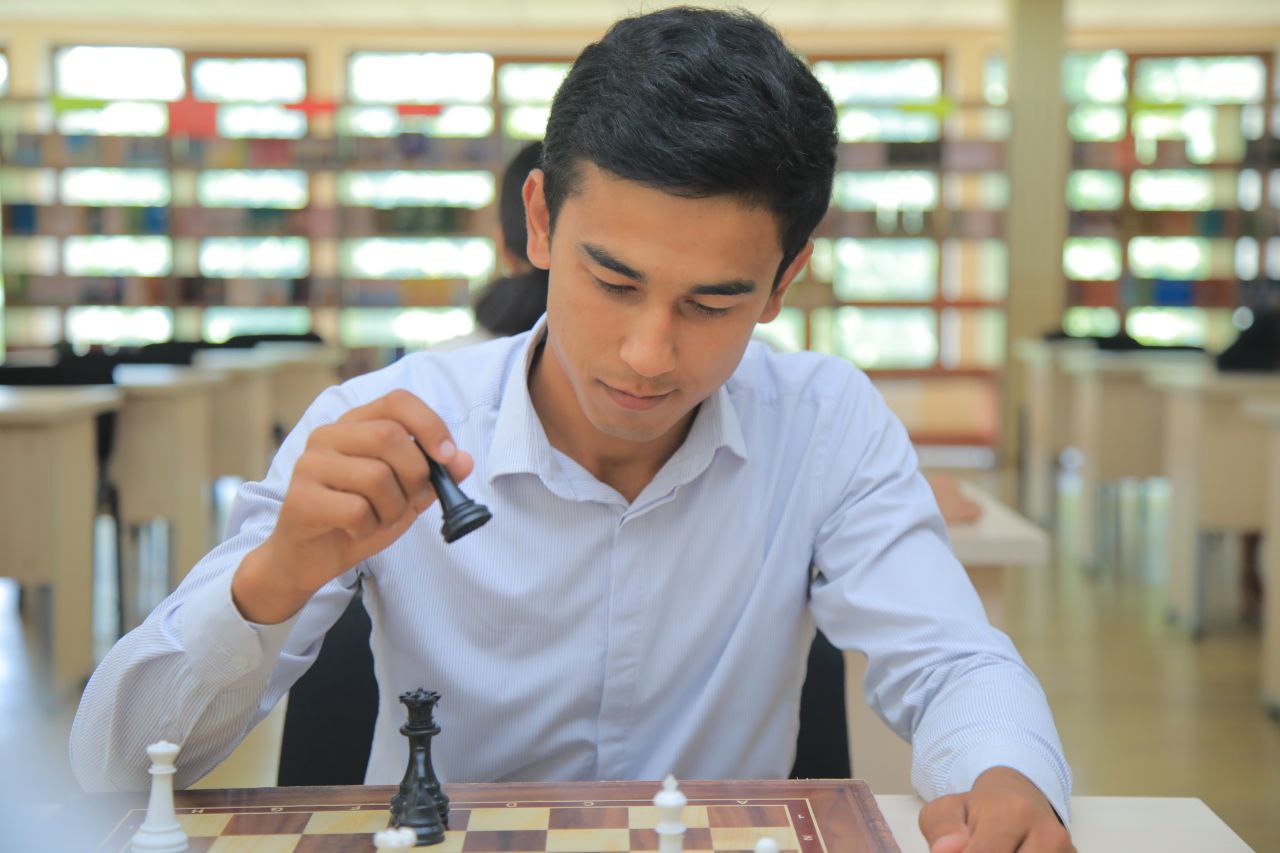 NamDPIda “Dolzarb 90 kun” loyihasi doirasida shaxmat-shashka musobaqasi oʻtkazildi