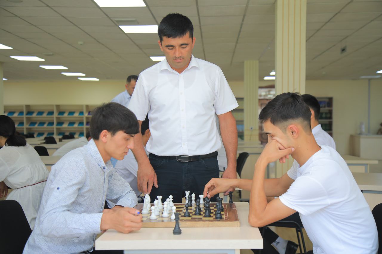 NamDPIda “Dolzarb 90 kun” loyihasi doirasida shaxmat-shashka musobaqasi oʻtkazildi