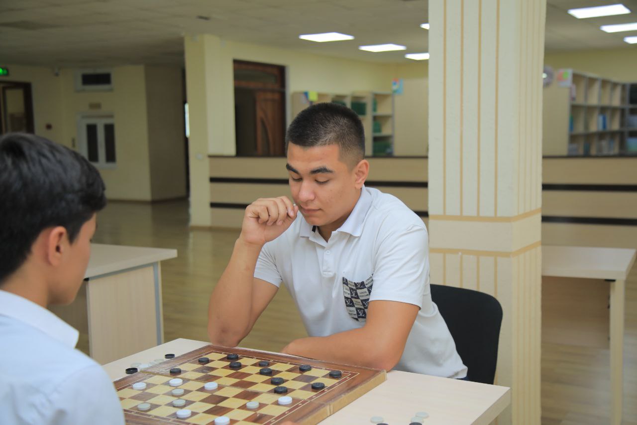 NamDPIda “Dolzarb 90 kun” loyihasi doirasida shaxmat-shashka musobaqasi oʻtkazildi