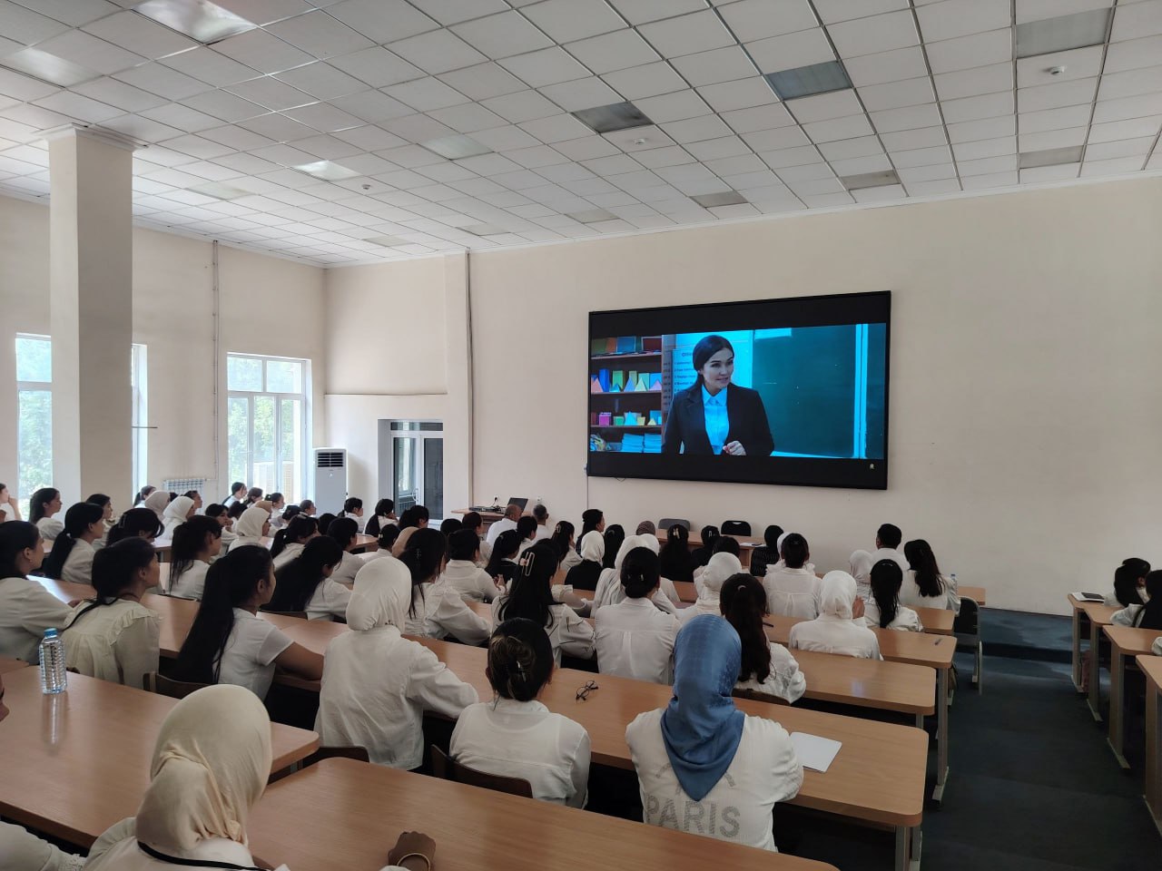 "Kino time" loyihasi doirasida "Muallima" nomli kinofilm namoyish etildi.