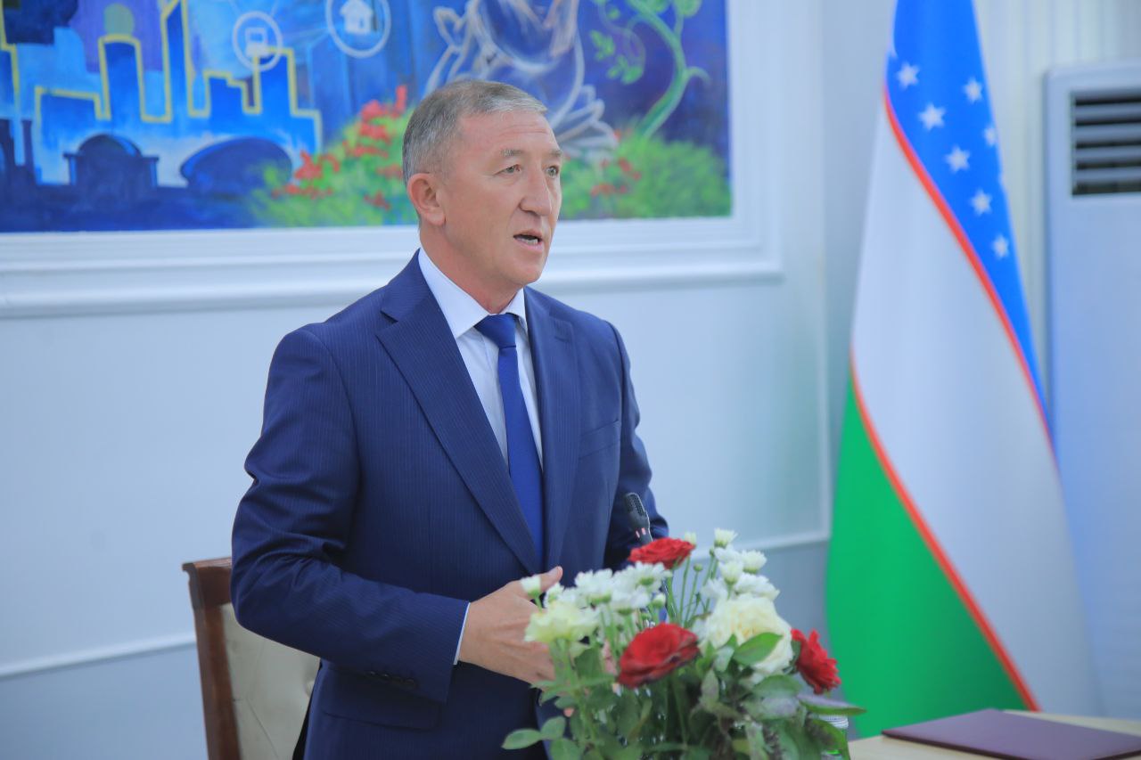 TIL TA'LIMIDAGI YANGI TENDENSIYALAR: MUAMMO VA YECHIMLAR MUHOKAMADA