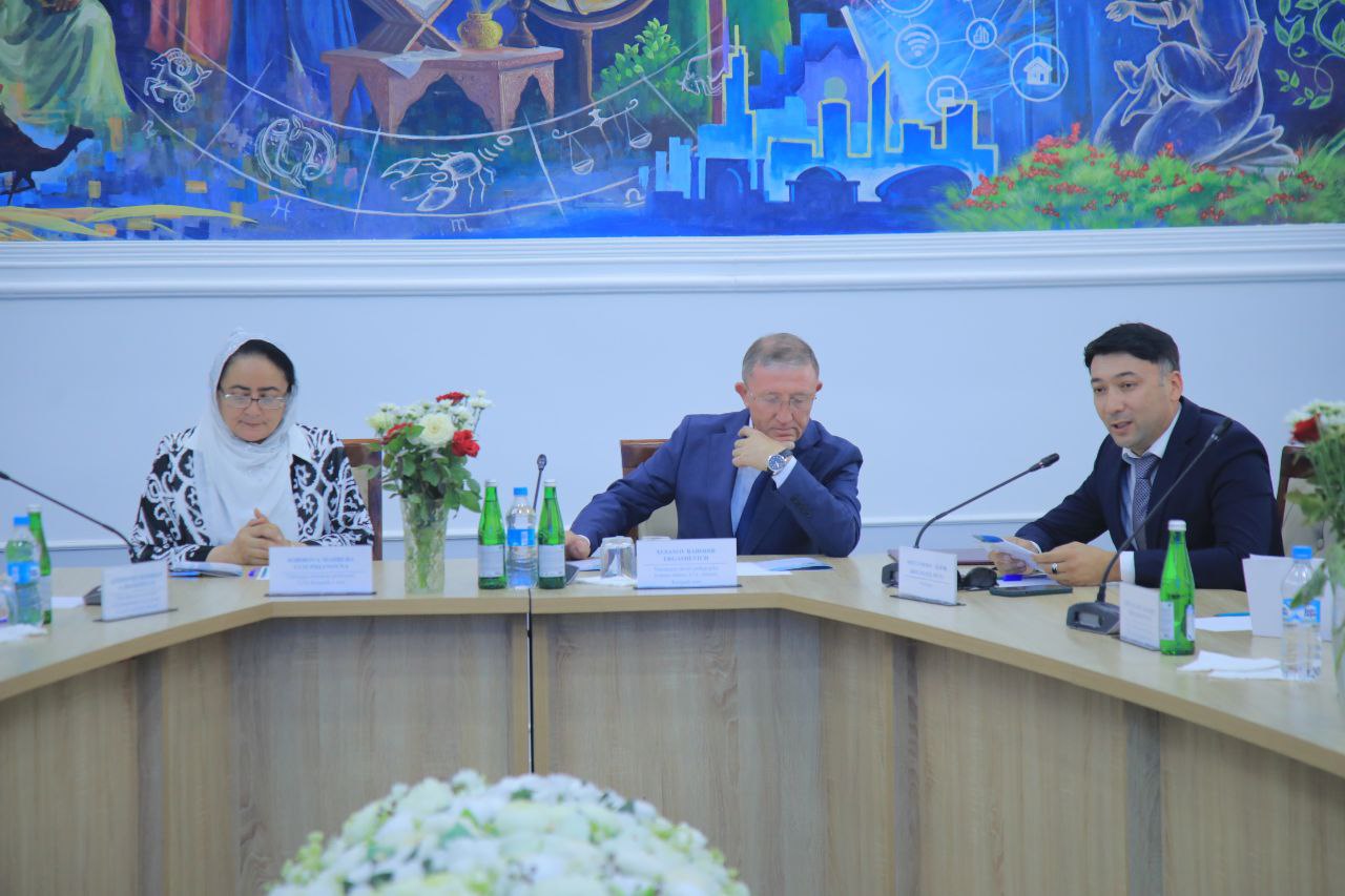 TIL TA'LIMIDAGI YANGI TENDENSIYALAR: MUAMMO VA YECHIMLAR MUHOKAMADA