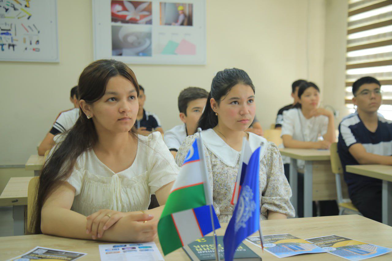 Filologiya kafedrasi dotsenti Elyor Abdulvohidov tomonidan oʻquvchi-yoshlar uchun rus tili fanidan mahorat darslari tashkil etildi.