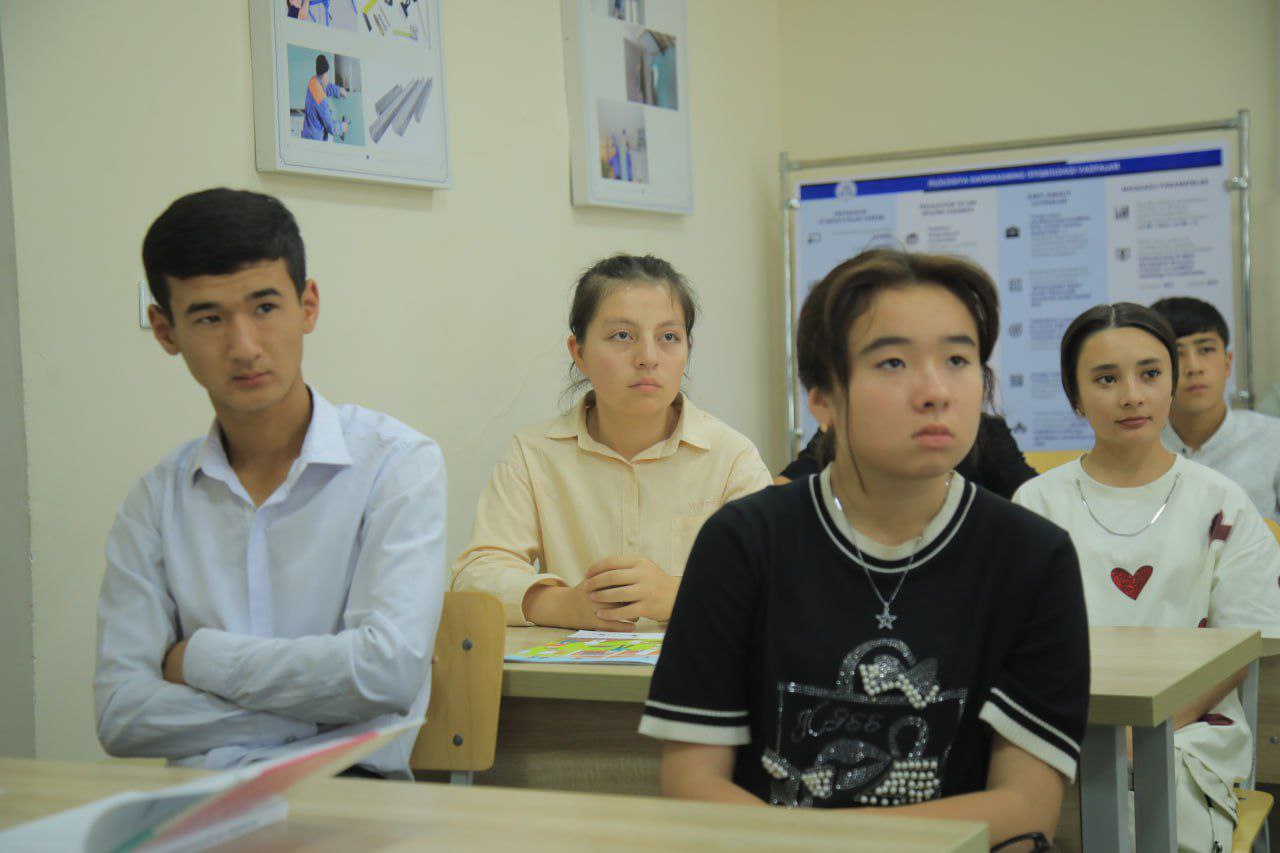 Filologiya kafedrasi dotsenti Elyor Abdulvohidov tomonidan oʻquvchi-yoshlar uchun rus tili fanidan mahorat darslari tashkil etildi.