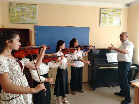 "Dolzarb 90 kunlik" loyihasi doirasida “Skripkachilar” to‘garagi tashkil etildi.