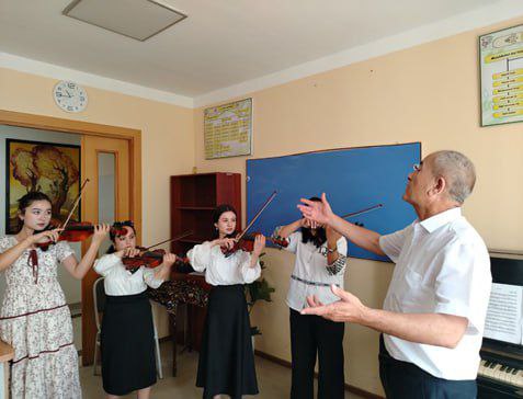 "Dolzarb 90 kunlik" loyihasi doirasida “Skripkachilar” to‘garagi tashkil etildi.