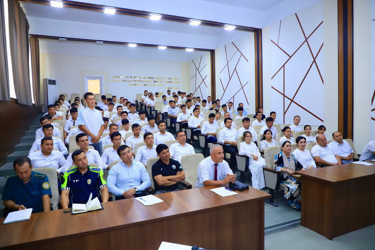 Bitiruvchilar bilan ochiq muloqot