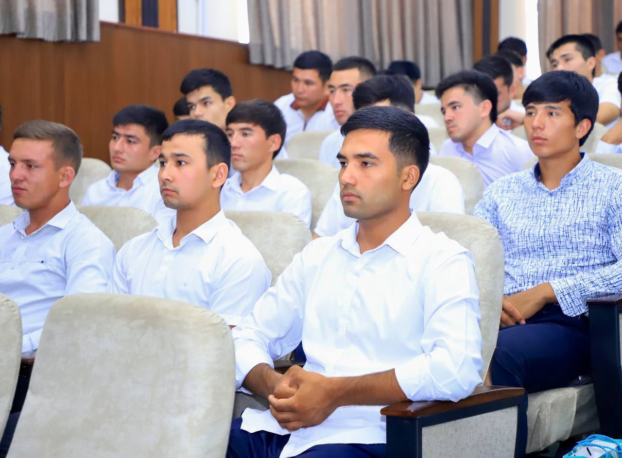 Bitiruvchilar bilan ochiq muloqot