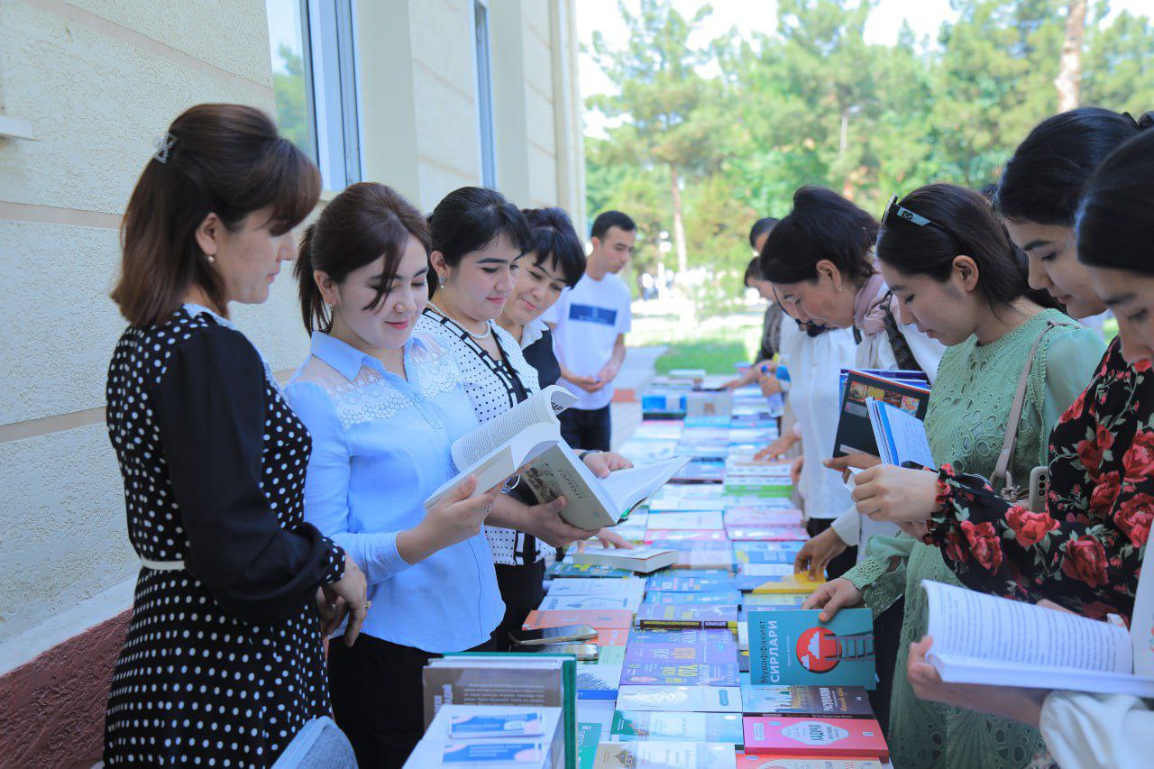 "Dolzarb 90 kun” loyihasi doirasida tashkil etilgan navbatdagi tadbir — “Kitobxon – yoz 2025” nomli kitoblar yarmarkasi