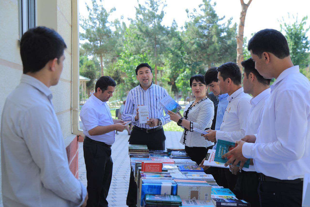 "Dolzarb 90 kun” loyihasi doirasida tashkil etilgan navbatdagi tadbir — “Kitobxon – yoz 2025” nomli kitoblar yarmarkasi