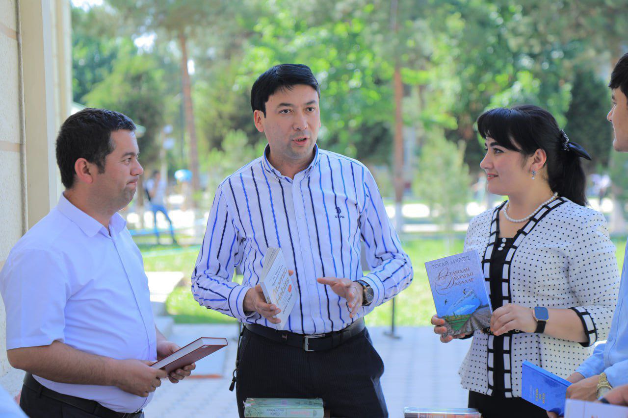 "Dolzarb 90 kun” loyihasi doirasida tashkil etilgan navbatdagi tadbir — “Kitobxon – yoz 2025” nomli kitoblar yarmarkasi