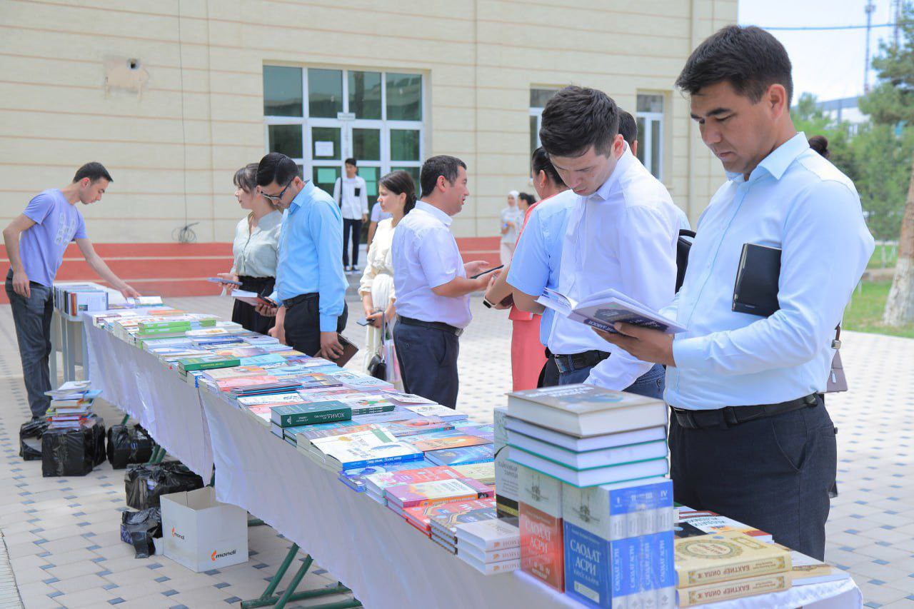 "Dolzarb 90 kun” loyihasi doirasida tashkil etilgan navbatdagi tadbir — “Kitobxon – yoz 2025” nomli kitoblar yarmarkasi