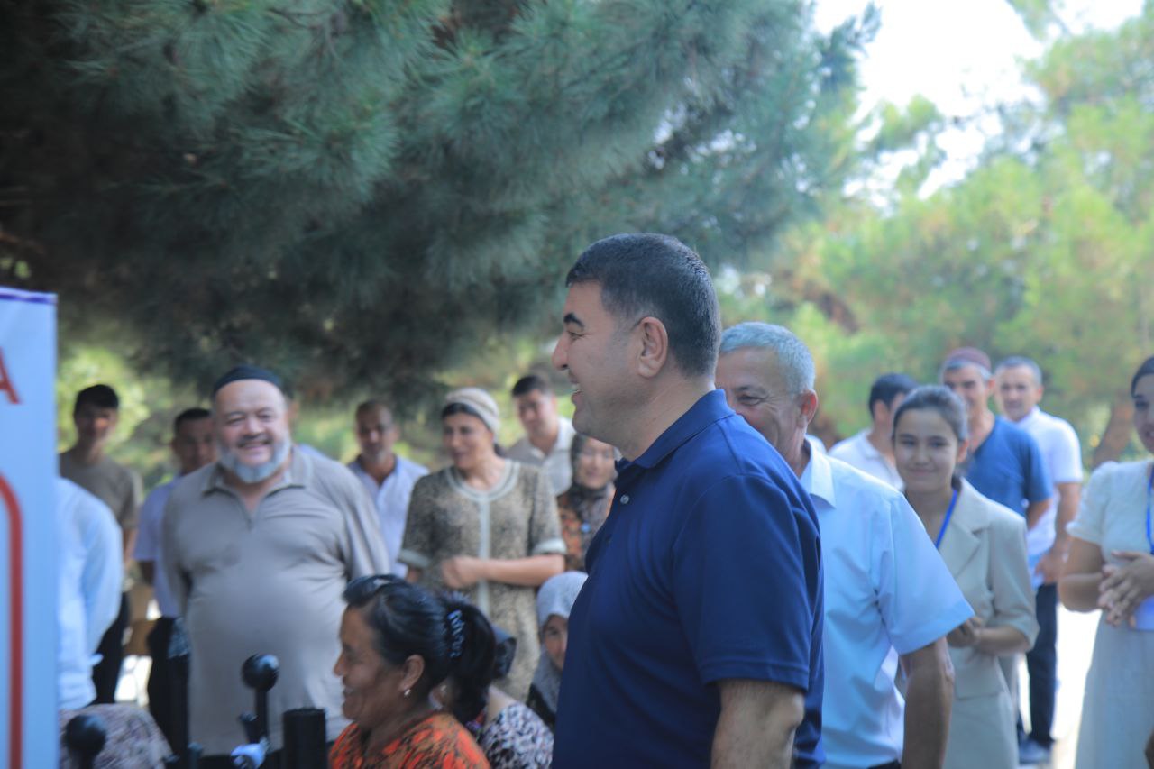 Namangan viloyati hokimi "Do‘stlik" Akademik litseyidagi test sinovlari jarayoni bilan tanishdi