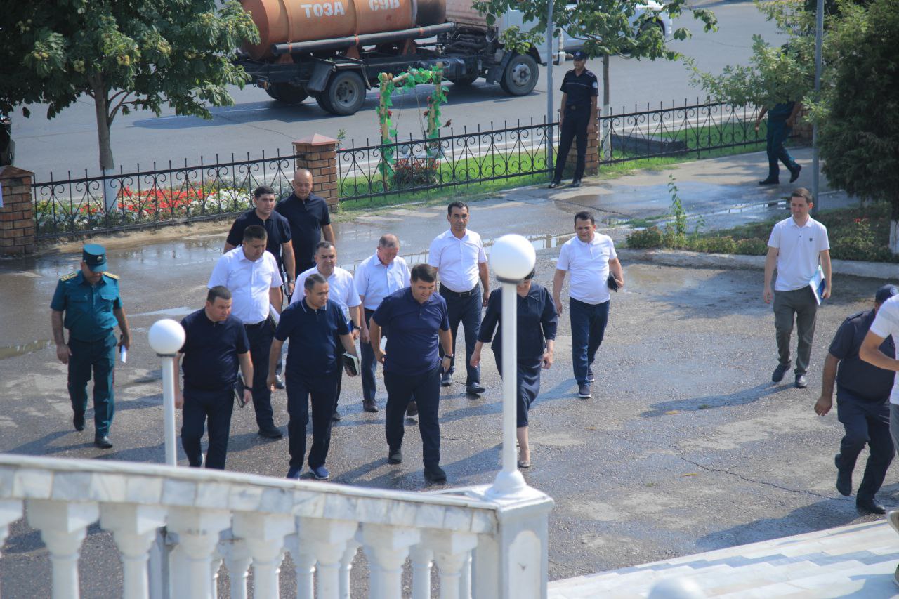 Namangan viloyati hokimi "Do‘stlik" Akademik litseyidagi test sinovlari jarayoni bilan tanishdi