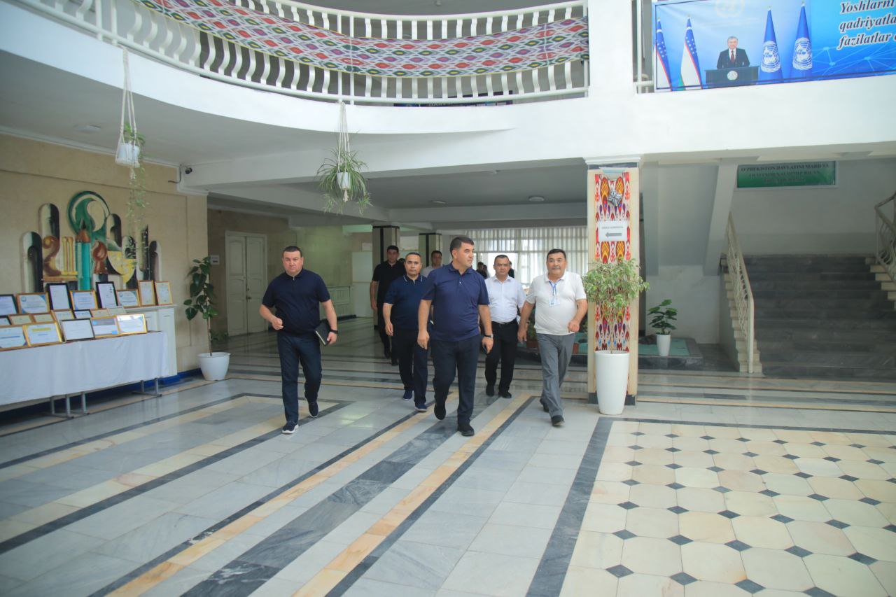 Namangan viloyati hokimi "Do‘stlik" Akademik litseyidagi test sinovlari jarayoni bilan tanishdi