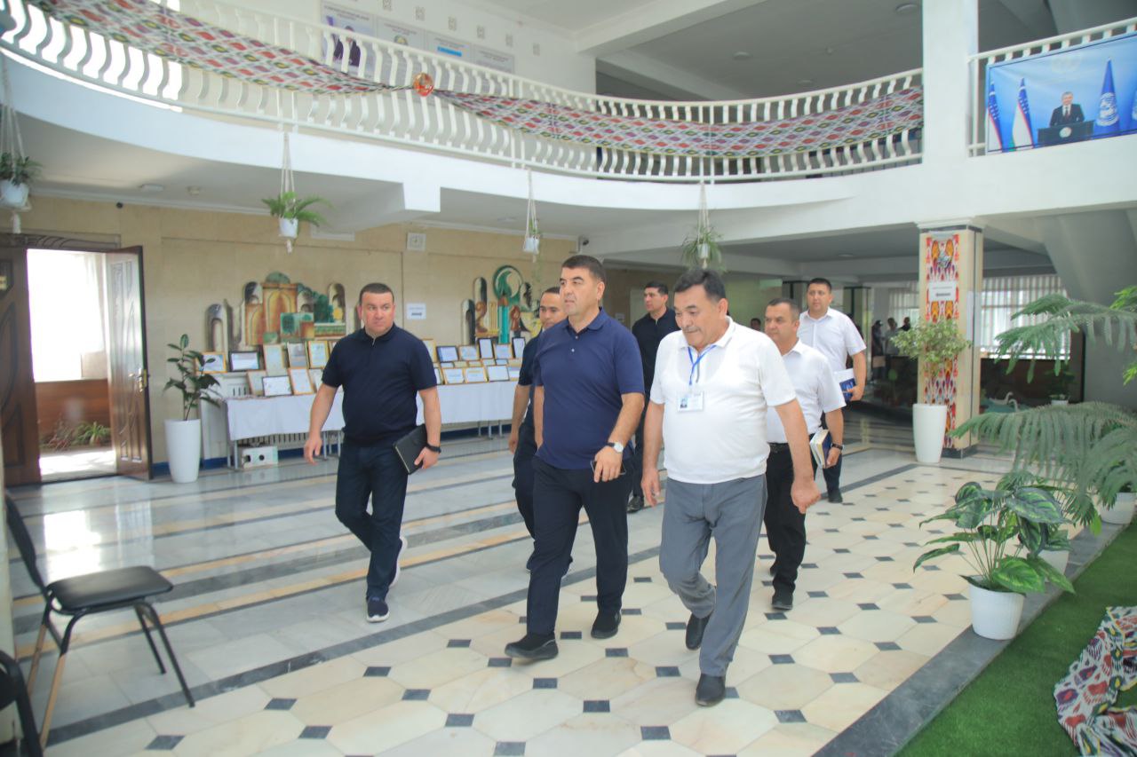 Namangan viloyati hokimi "Do‘stlik" Akademik litseyidagi test sinovlari jarayoni bilan tanishdi